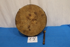 Instrumenty 19a bębenek obręczowy (Grał na nim Józef Tarnowski i Tadeusz Tarnowski z Wiru 2014r. 065)