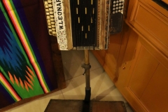 Instrumenty 1a harmonia polska trzyrzędowa pedałowa 24 basy (Pracownia Harmonji Władysława Leonardta i syna Adolfa Leonardta Warszawa)