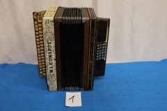 Instrumenty 1b harmonia trzyrzędowa polska pedałowa 24 basy (Pracownia Harmonji Władysława Leonardta i syna Adolfa Leonardta Warszawa) (1)