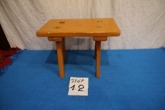 Stół 12a stołek drewniany mały