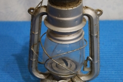 Lampa 9a latarka rolnicza na naftę ze szkłem