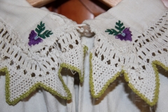 33i Koszula damska - kołnierzyk haftowany