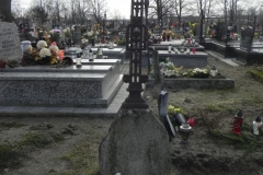 2011-02-09 Krzemienica - cmentarz parafialny (1)