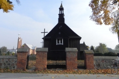 2011-10-30 Czerniewice - kościół drewniany (1)