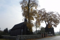 2011-10-30 Czerniewice - kościół drewniany (2)