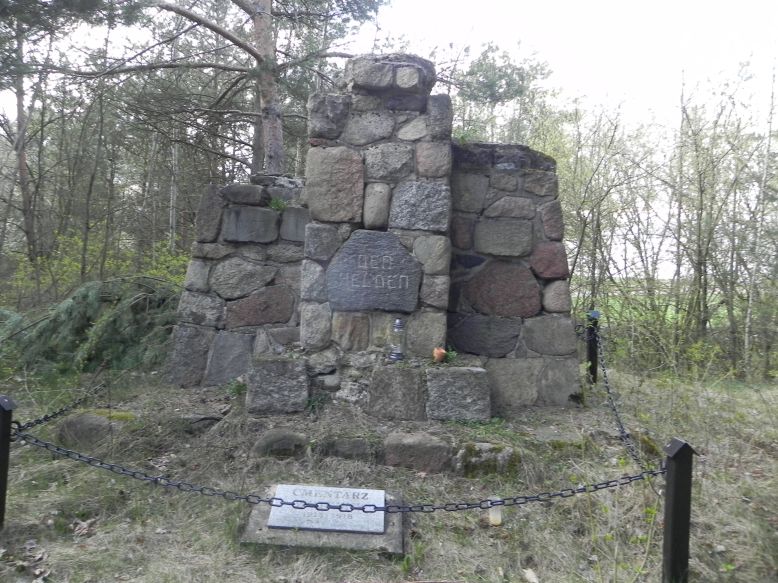 2018-04-14 Roszkowa Wola - cm. z I wojny światowej (7)