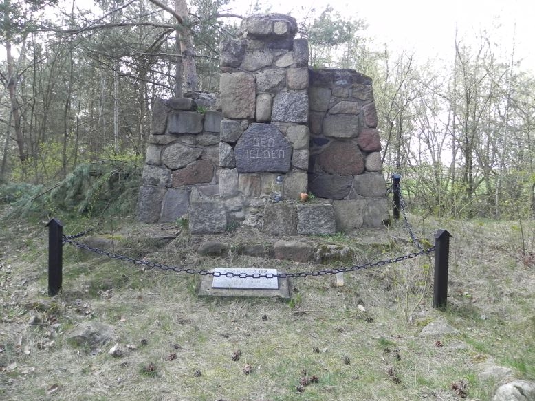 2018-04-14 Roszkowa Wola - cm. z I wojny światowej (8)