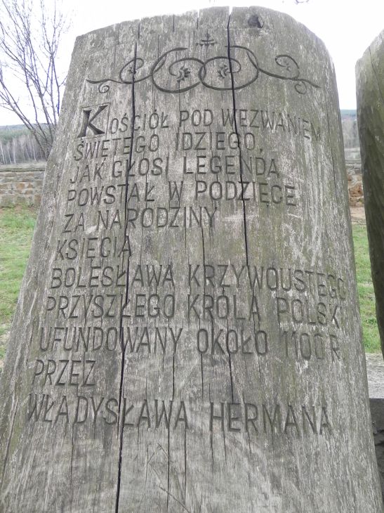2011-04-10 Inowłódz - kościół mur. św. Idziego (43)