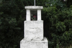 2011-07-10 Ciebłowice - pomnik (1)