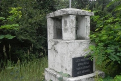 2011-07-10 Ciebłowice - pomnik (2)