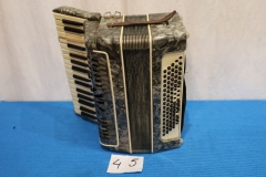 Instrumenty 45a akordeon szary (T. Lipiec) (087)