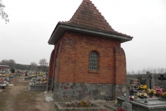 2011-11-19 Cielądz - cmentarz parafialny (1)