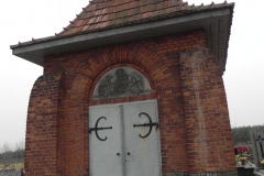 2011-11-19 Cielądz - cmentarz parafialny (4)