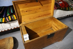 Przedmiot 42a kuferek na odzież