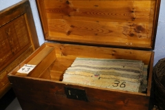 Przedmiot 43a kuferek na odzież