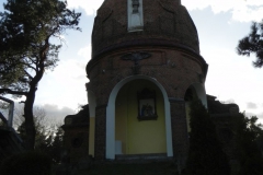 2011-04-10 Łęgonice Nowe - kościół murowany (2)