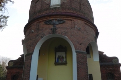 2011-04-10 Łęgonice Nowe - kościół murowany (3)