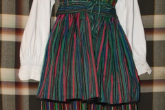 21 Kiecka wełniak + koszula damska + zapaska do pasa