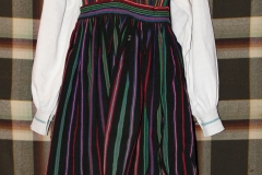 23 Kiecka wełniak + koszula damska + zapaska do pasa