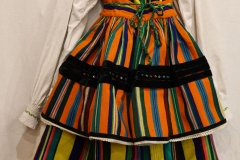 32 Kiecka wełniak + koszula damska + zapaska do pasa