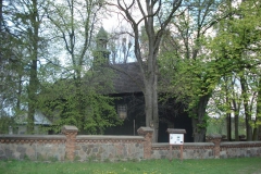 2007-05-01 Niesułków - kościół drewniany (2)