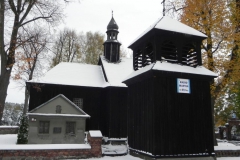 2012-10-28 Niesułków - kościół drewniany (5)