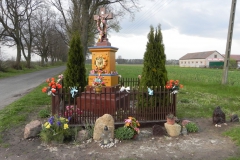 2011-04-25 Stolniki kapliczka nr1 (1)