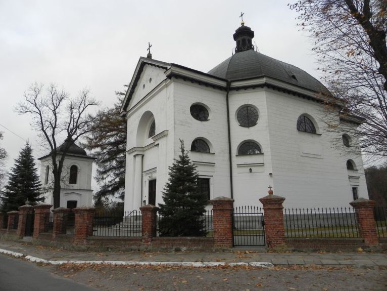 2011-11-10 Radziejowice - kościół murowany (49)