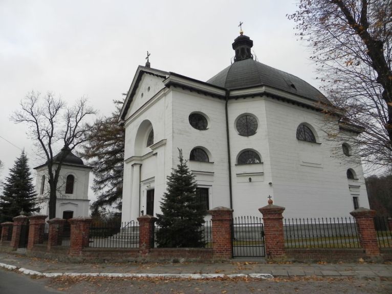 2011-11-10 Radziejowice - kościół murowany (50)