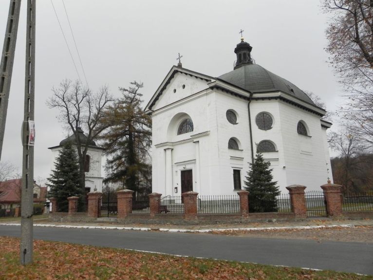 2011-11-10 Radziejowice - kościół murowany (9)