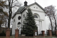 2011-11-10 Radziejowice - kościół murowany (4)