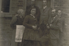 1940r. Sierzchowy - Zofia Jędras, Julia Jędras, Feliks Lasota, Felek Jędras, Jan Tomczyk z Cielądza