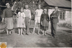 1952.06.21 Sierzchowy - Marianna, Michał i Mietek Ponewczyńscy, Jadwiga z Tomaszowa, Waleria Stępień i Wacław Walczewski