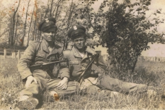 z lewej Stanisław Dudek w wojsku