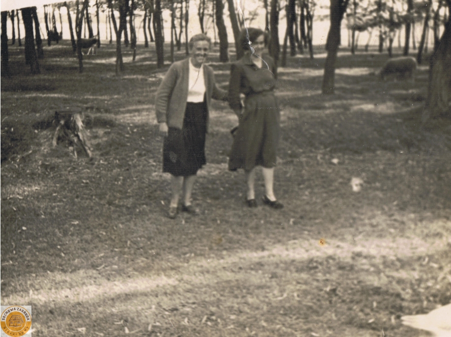1953r. Krzykowice koło Wolborza - Maria Wojciechowska, Barbara Ogórek