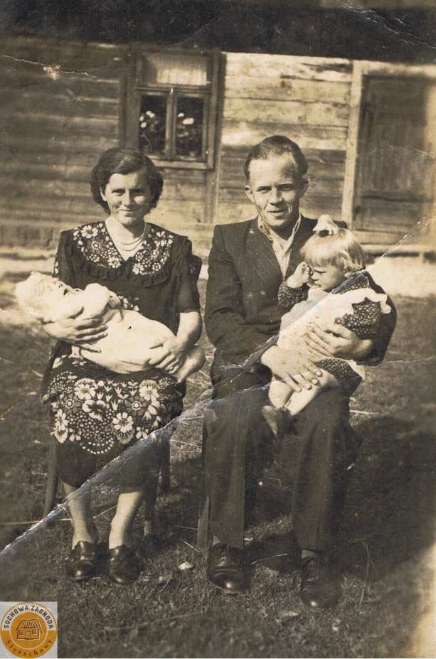 1955r. Dębniak koło Ujazdu - Maria i Bolesław Smyczek z dziećmi