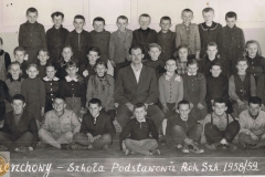 1958r. Sierzchowy - Nauczyciel Antoni Maculewicz i uczniowie