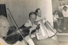 1988r. Rdzuchów u Kędzierskich - Józef Papis, Mieczysław Kędzierski i Józef Kędzierski (foto Andrzej Bieńkowski Warszawa)